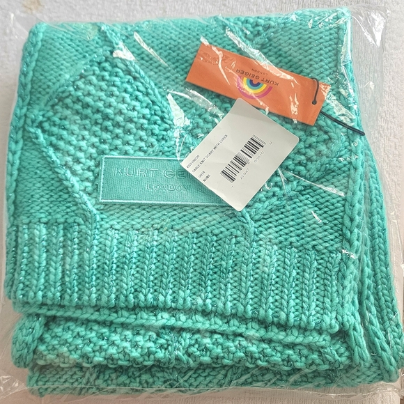 Kurt Geiger NWT Women's Green Metallic Scarf.  One Size - Picture 2 of 9